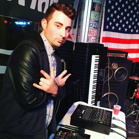 Meet your Posher, Trent - Picture 3 of 4